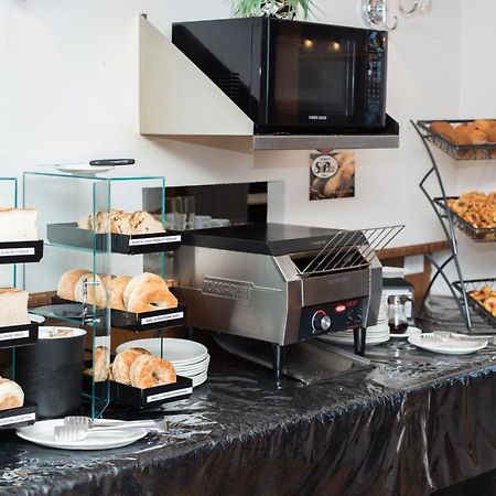 Hotel Le Floral Sherbrooke Eksteriør bilde